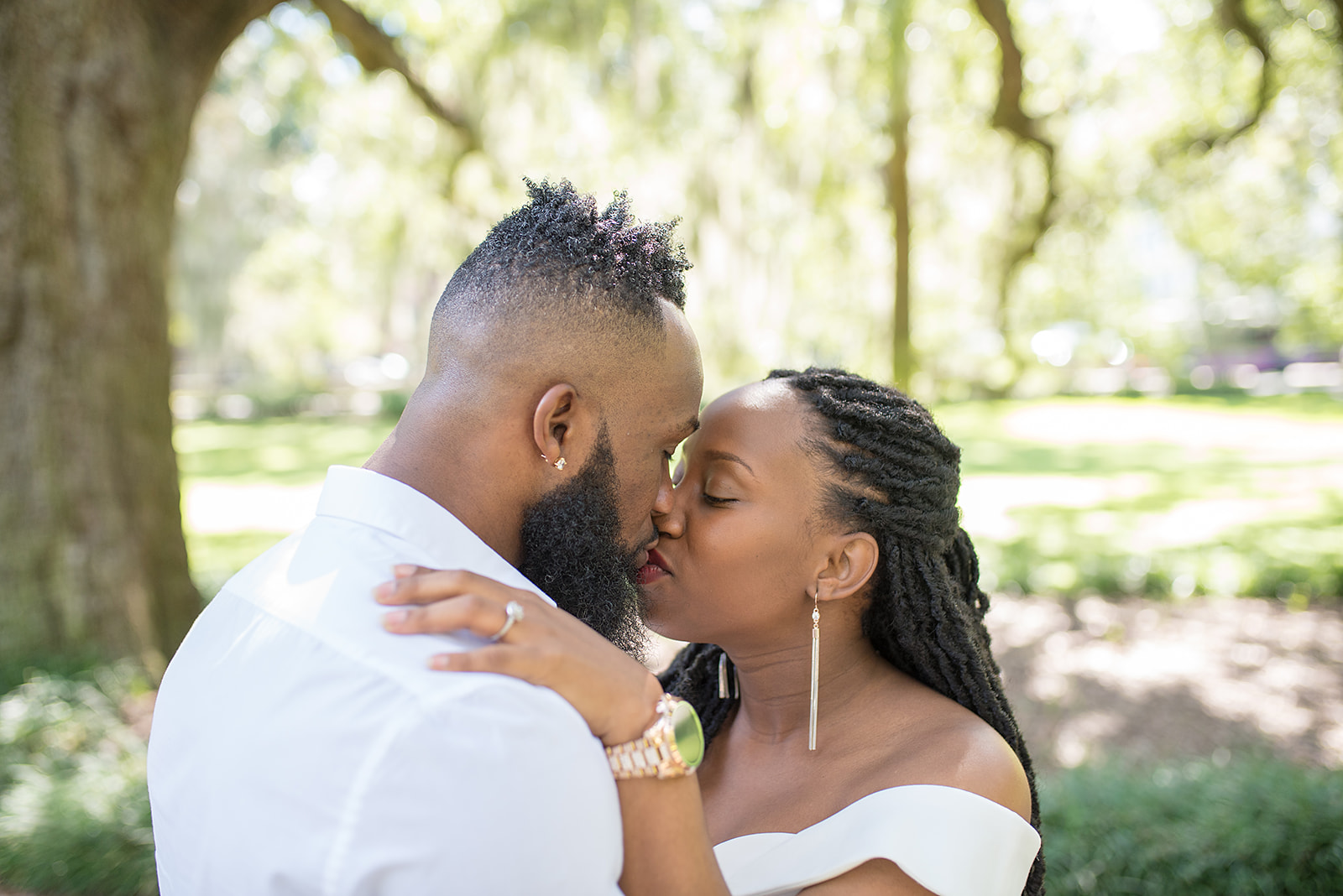 Couple in the park kissing photo by Nelson LaPorte